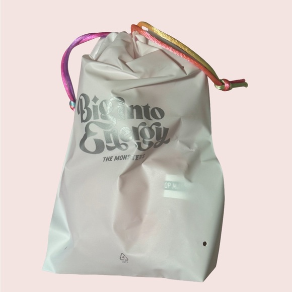 100% Authentic Big into Energy LOVE Labubu from Popmart w drawstring bag! - Picture 6 of 6